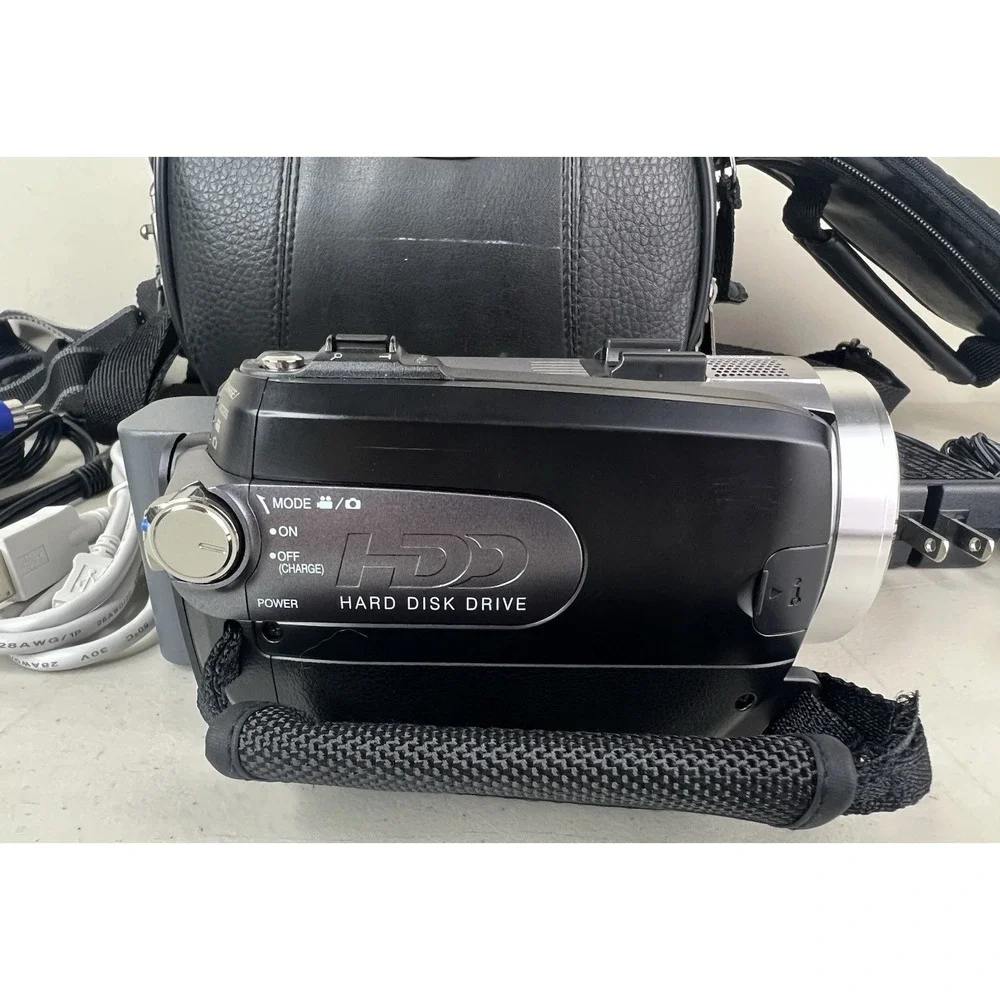 JVC Everio GZ-HD5U 3CCD HD Camcorder WORKS Battery Included